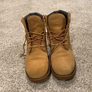 NEVER WORN SIZE 7 TIMBERLANDS!!!!